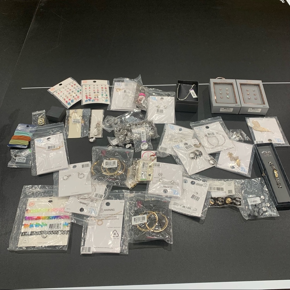 Lot of mixed jewelry valued at over $200